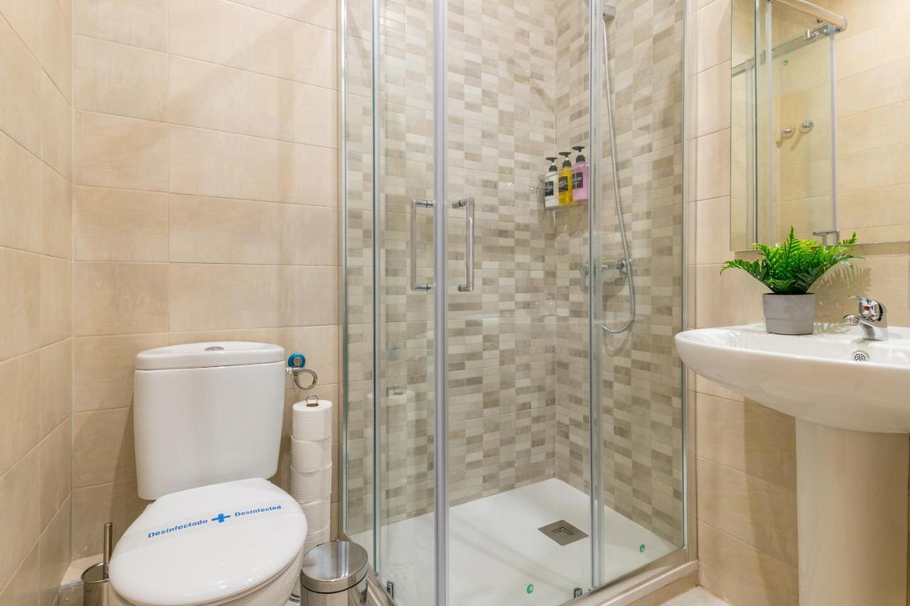 Centrico Apartamento Con 3 Banos En Puerta Del Sol Y Atocha Madrid Luaran gambar