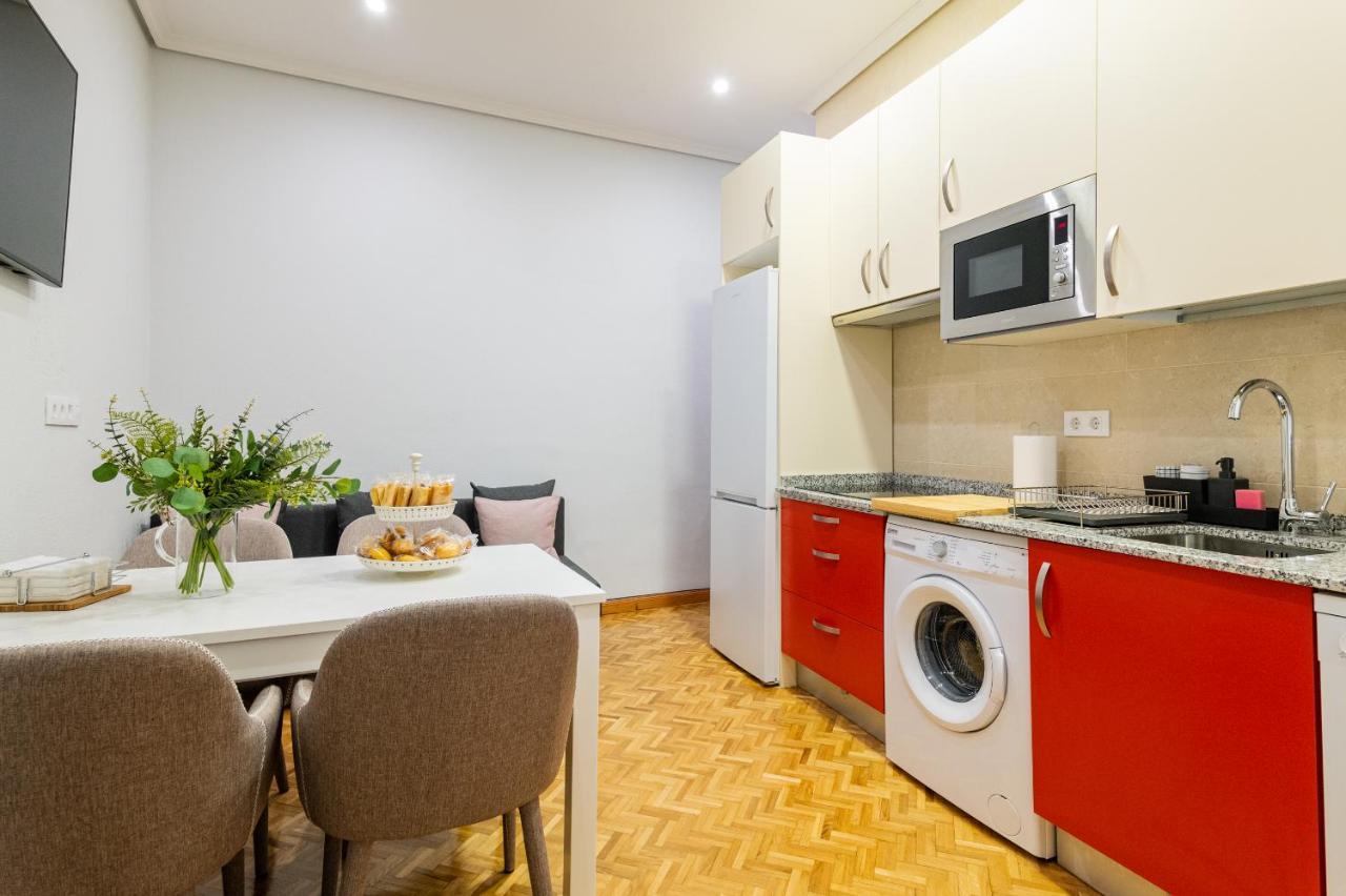 Centrico Apartamento Con 3 Banos En Puerta Del Sol Y Atocha Madrid Luaran gambar