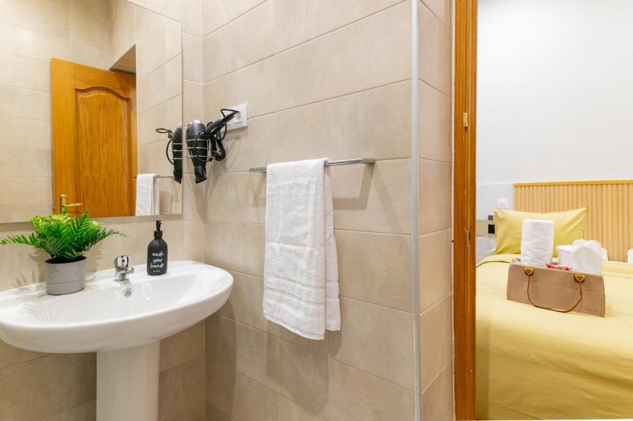 Centrico Apartamento Con 3 Banos En Puerta Del Sol Y Atocha Madrid Luaran gambar